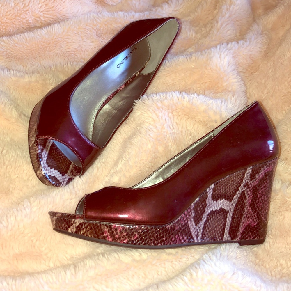 Bandolino metallic peep toe platform wedge